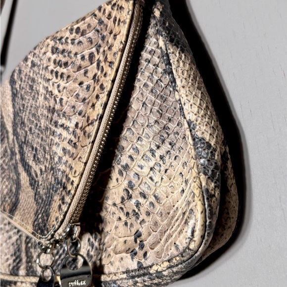 ❣️PRÜNE❣️ Flap Over Hand Bag - Picture 13 of 15